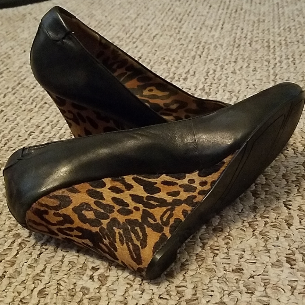 Black wedge w/leopard heels